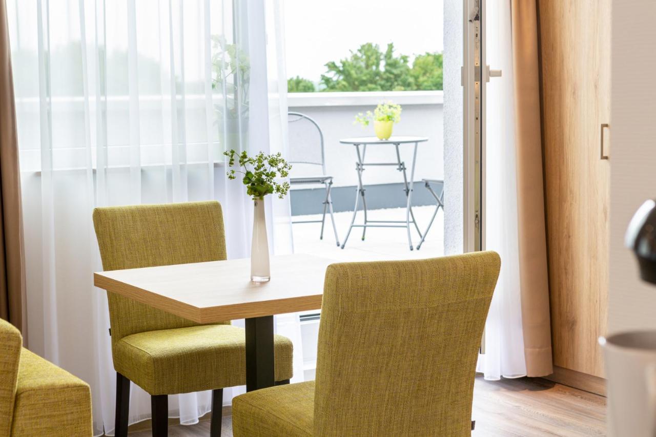 Aparthotel Am Pfaffenstein Klein-Winternheim エクステリア 写真